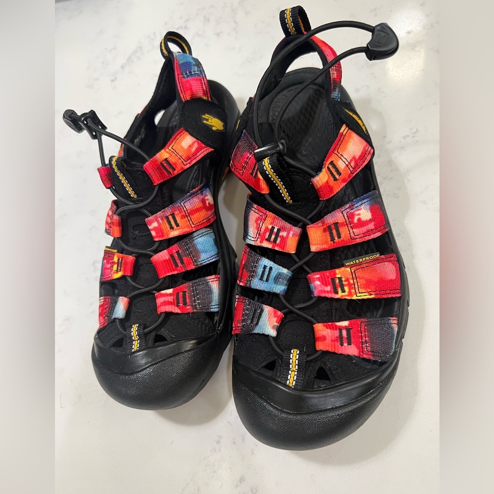 KEEN woman’s ' Colorful Adventure Sandals size 9 - Picture 12 of 14